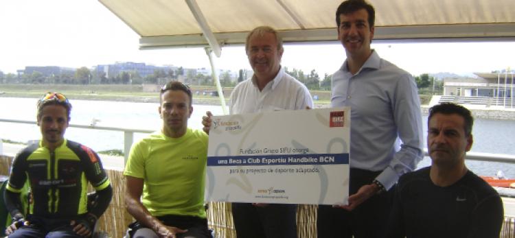 Entrega de la beca a Club Esportiu Handbike BCN